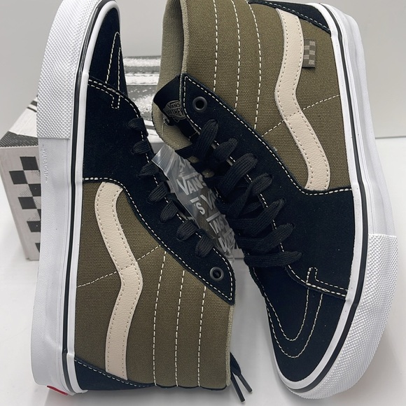 Vans Men’s Skate Sk8-Hi Black/Olive
VN0A5FCCBKO Sneakers - Picture 9 of 16